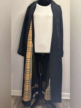 Burberry Black Trench Coat with Classic Check Lining
